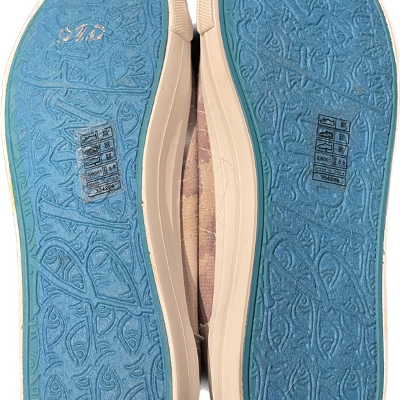 Blowfish Ladies Slip ons - Picture 3 of 3